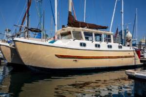 32' CATFISHER PILOTHOUSE CATAMARAN (1985) SOLD